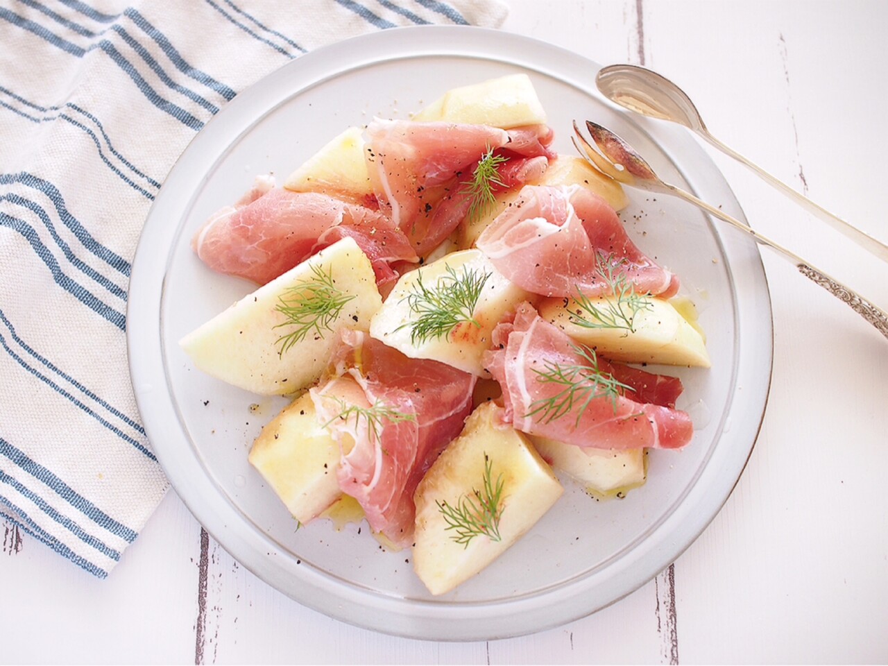 桃とブッラータのカプレーゼOlive Oil Life オリーブオイルライフ