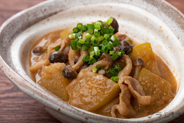 ✨ほっこり＆スパイシー✨, 「冬瓜のカレー味噌煮」できました🍛💛, やさしい出汁の旨みと、スパイス香るカレー味噌。,とろっと煮えた冬瓜が、じゅわっと口の中でほどけます。, 油を使わず作るから、冷やしてもさっぱり。,夏はひんやり、冬はあつあつ 一年中楽しめるごちそうです。, 食欲そそるスパイシーな味になりました😊,理論から教える、心と体を整える家庭料理の教室です⠀,