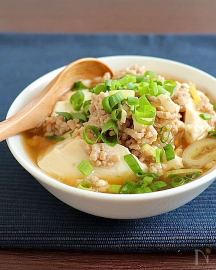 簡単節約レシピ！48円のお豆腐が美味しいおつまみに大変身！『こんがり鰹節豆腐』の作り方 - てぬキッチン