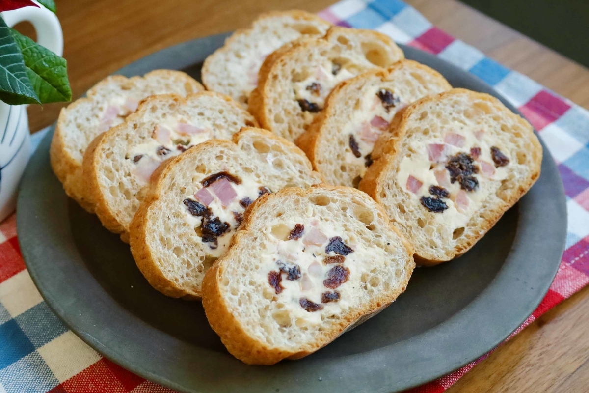 フランスパンの中身をくりぬいて作る「スタッフドバゲット」が画期的 - エキサイトニュース