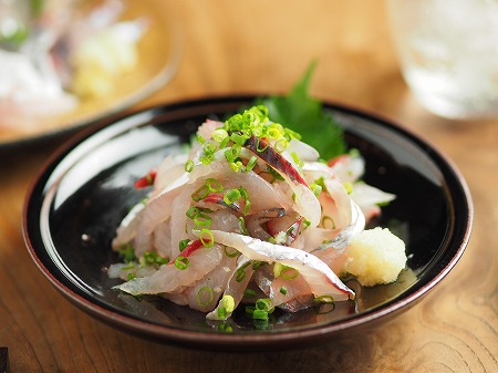 まるごとトビウオのピザ