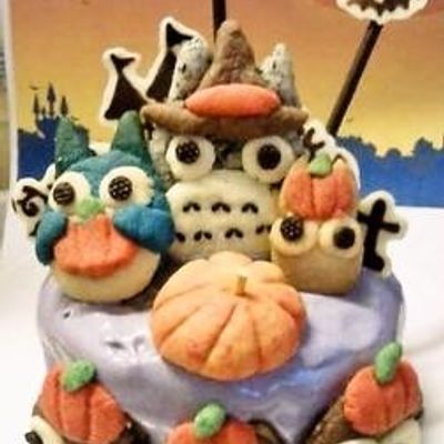 ついにアレを作ってしまった。 ジブリ好きなら誰もが一度は憧れる「銭婆のケーキ」 通称ばあばのレモンケーキ 。このケーキ作り狂いとしては、いつかは と思っていたけど、なかなか良いレシピに辿り着かない日々。似てるけどちょっと色やサイズが違う。そんな折ついに