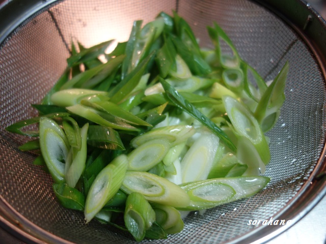 玉ねぎがなくても、長ネギでチキンカレ