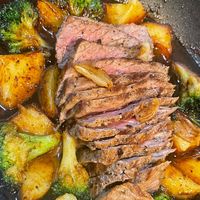 牛ヒレ肉のステーキ きのこクリームソース