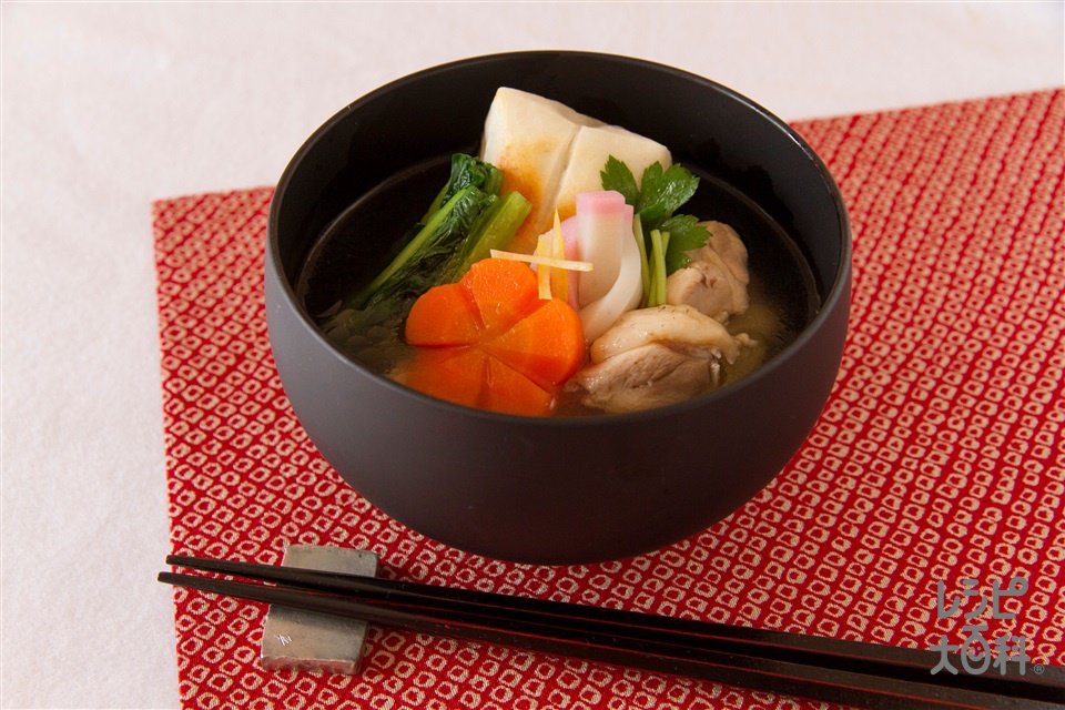 旨み豊かなお雑煮 簡単つゆと鶏もも肉で！