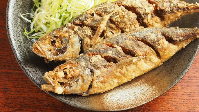 鯵の唐揚げ小田原吉匠 骨までカラッサクッと食べられる鯵の唐揚げも好評です。お家で揚げたて小田原揚げ おつまみに、サッと揚げてすぐに一品鯵の 唐揚げのお召し上がり方について