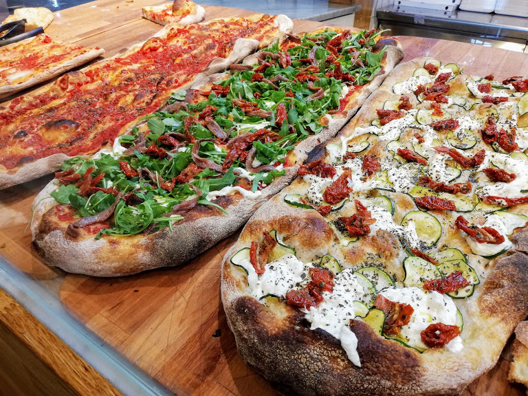 イタリア・ローマ観光のお供は切り売りピザがオススメ！ - Expedia JP Stories