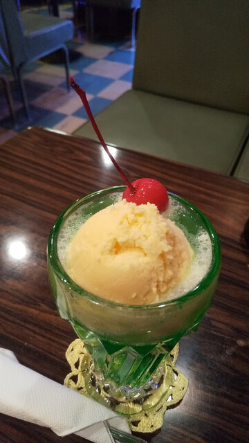 珈琲ロン 珠玉の建築「珈琲ロン」閉店後に貸切拝見＆特別セットをいただく:～店主＆難波里奈さんがご案内、昭和モダン名建築で夜のブランチを～ tk25c0355東京まち歩きツアー「まいまい東京」