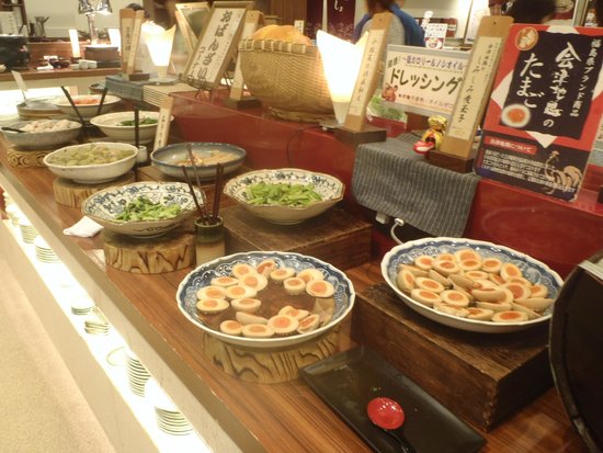 ✨6月から夏メニュースタート✨ 今月よりバイキング会場「あがらんしょ」の ご夕食が夏メニューに変わりました🍽冷やし中華や枝豆スープ、とうもろこしの天ぷらなど 夏に食べたい旬のメニューを取り揃えております☺️ 人気のスイーツコーナーも夏らしく彩り鮮やかになり