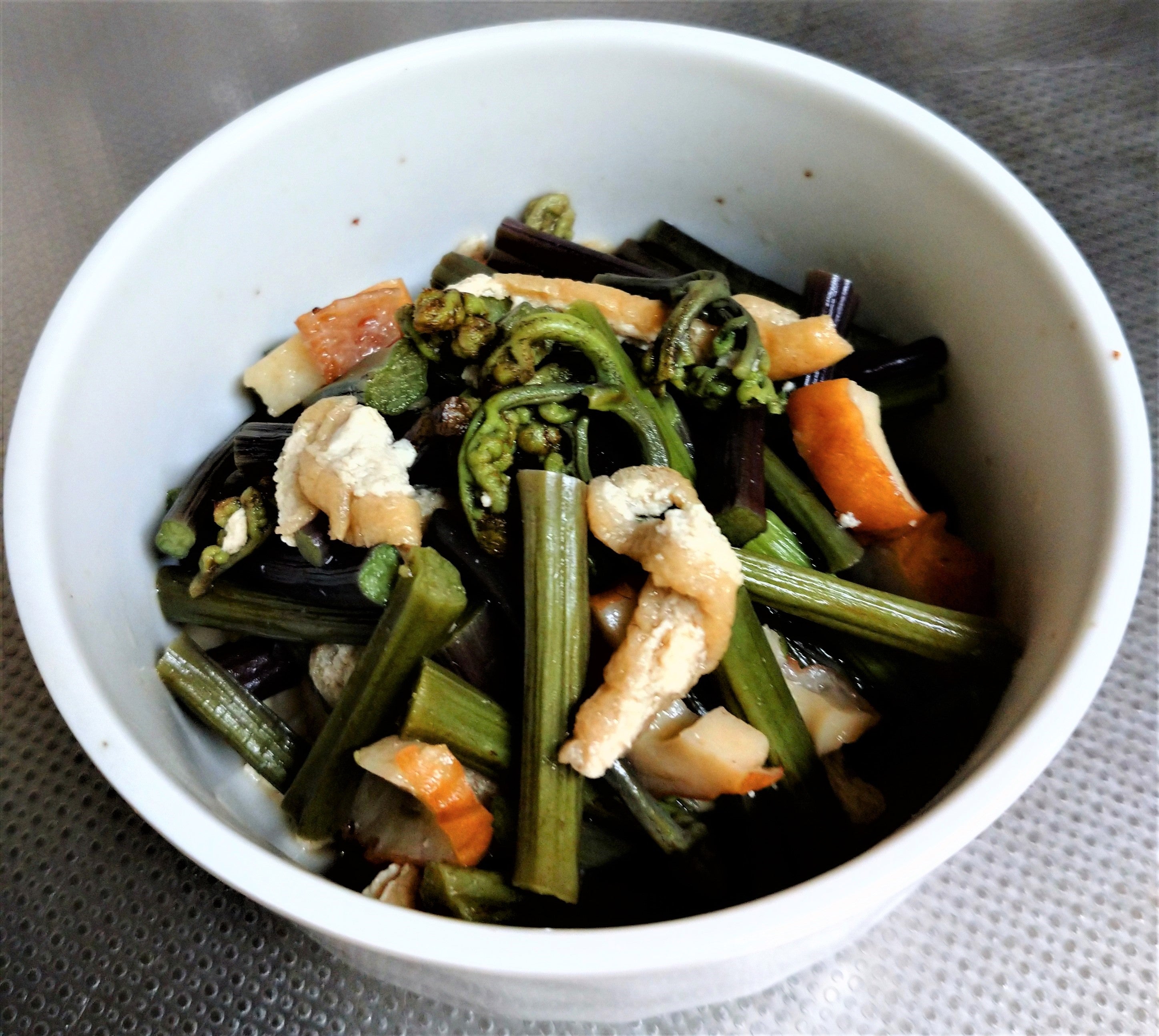「わらびと油揚げの炒め煮」