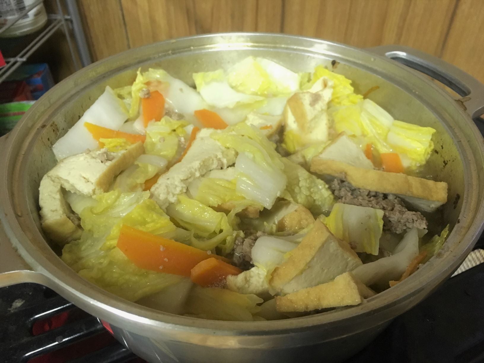 ストーブの上の鍋で料理をする女性の写真 – Unsplashの女の画像