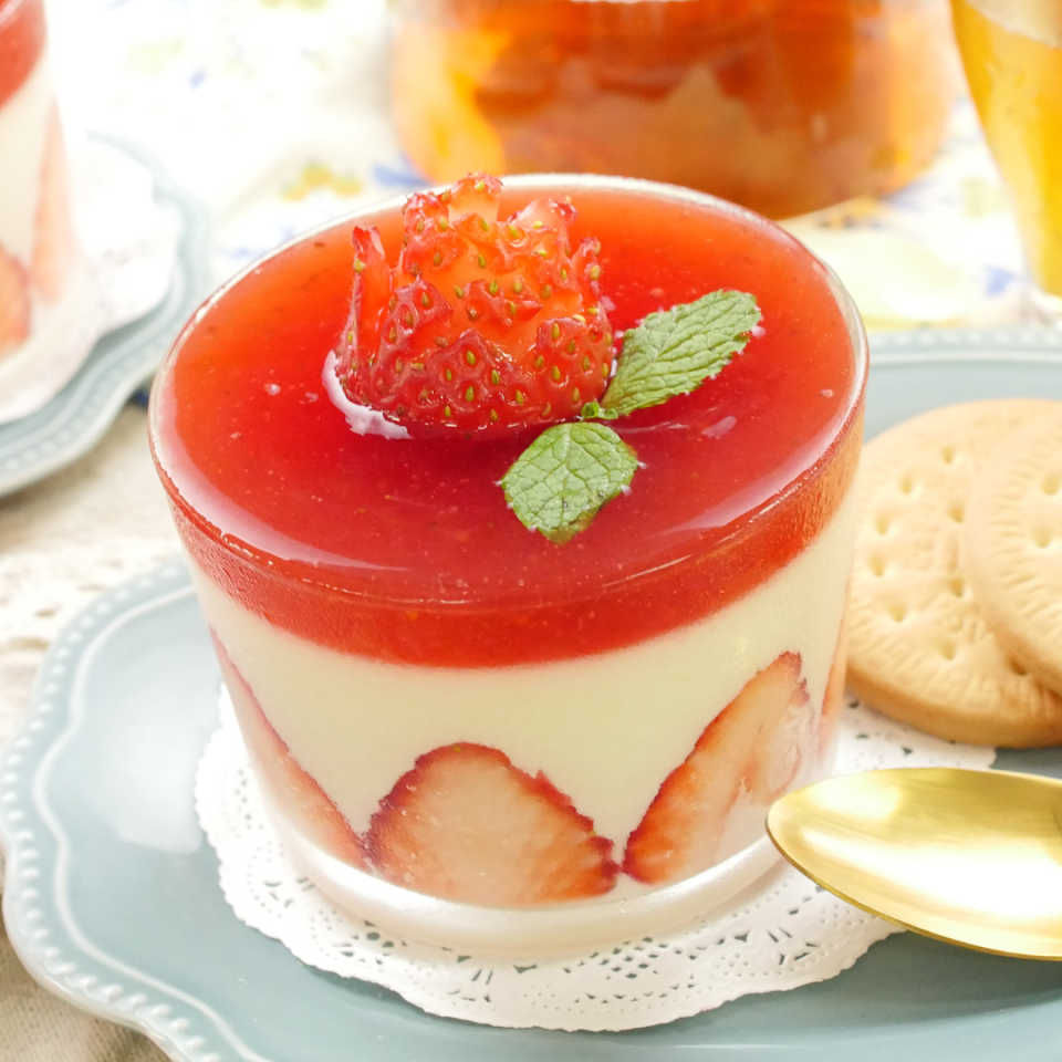 簡単!! 豆乳苺のババロア風♪