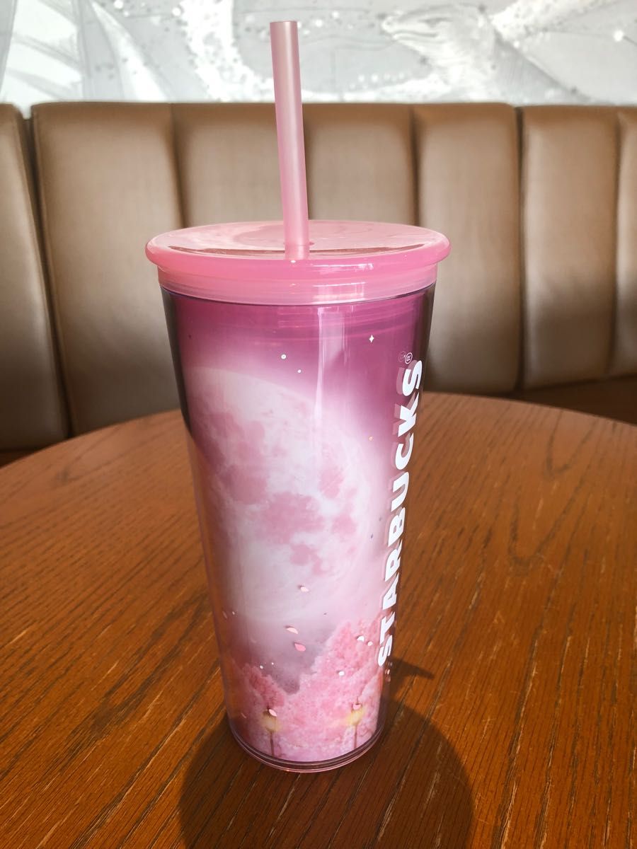 スタバ新作2024・グッズ 華やかに、クリスマス気分を盛り上げる♪「ホリデーシーズン第1弾」グッズが発売！ タンブラーやマグカップ 、クリスマスオーナメントも♪るるぶ&more