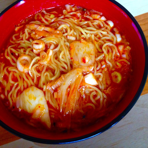 市販のラーメンに！野菜たっぷり♪キムチラーメン