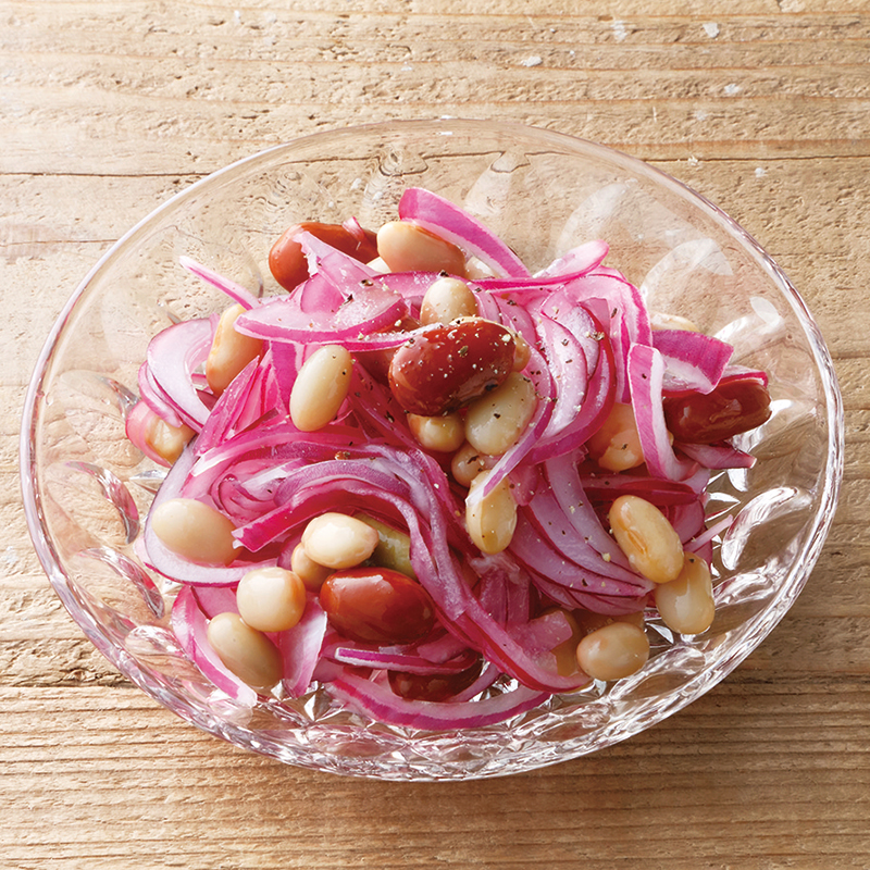 赤玉ねぎのマリネ そのまま食べても、揚げ物に合わせてソースとしても美味しい😋 赤玉ねぎのアントシアニンとトマトのリコピンでW美肌効果💃材料赤玉ねぎ 1こ トマト 1こ パセリ 適量 マリネ液 オリーブオイル 大さじ2 酢 大さじ1 レモン汁 大さじ1 砂糖 小さじ2 塩
