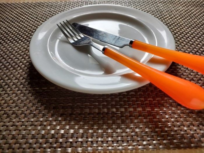 大人なら知っておきたい食事中に小休止するときのナイフとフォークの位置。正解は？Oggi.jp
