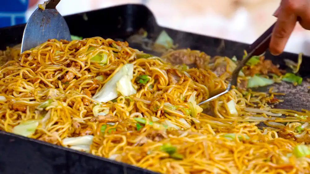 とみや 足利 唯一残る“屋台形式”のポテト入り焼きそば : ワンコイン的食べ歩き生活