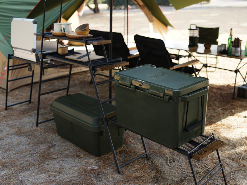 DODテキーラキッチンレッグの使い方を見直しました！ カゴ 無印とセリア を全部で5個使って、かなり使いやすくなりました。 テキーラキッチンレッグって、重いし嵩張るけど、アレンジできるし、雰囲気出るし好き。ブログにも詳しく書いているので、興味がある人はぜひ