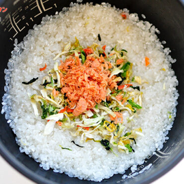 白だしと鮭の炊き込みご飯