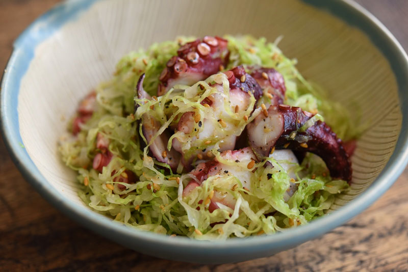 ゆで卵と春キャベツのサラダ
