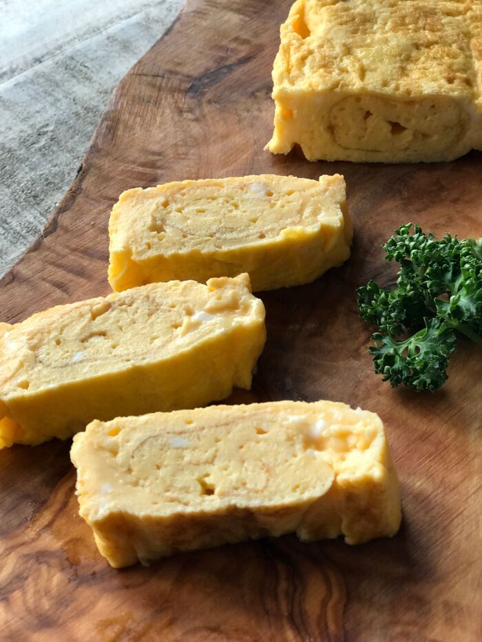 お弁当の定番！ 卵焼きが劇的にふわふわになるレシピ「こす・強火・3回で焼く」が鉄則 だし汁不要三越伊勢丹の食メディアFOODIE フーディー