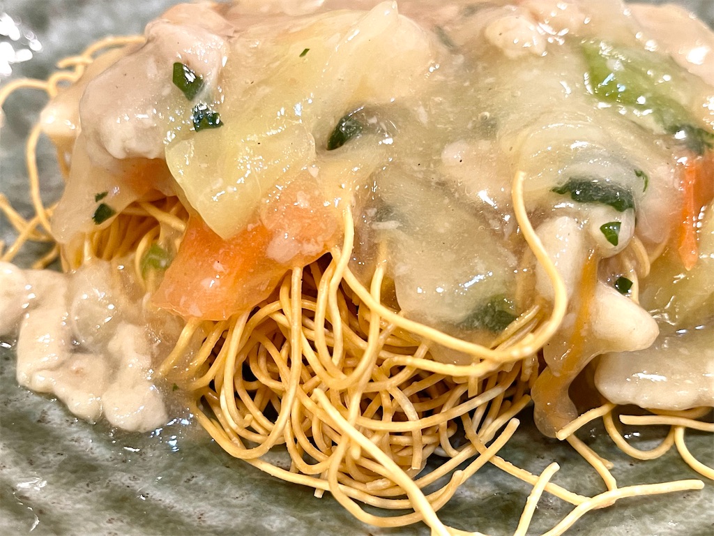 九州の旨かもん 旨か酒 くすお 西船橋店長崎皿うどんサラダのご紹介⭐️生野菜とも相性抜群のパリパリ麺は「楽しい食感」で、いつもより沢山の野菜を摂ることができます♫ 西船橋 くすお 居酒屋 西船グルメ 西船ごはん 焼酎好きと繋がりたい 西船宴会 西船もつ鍋 九州