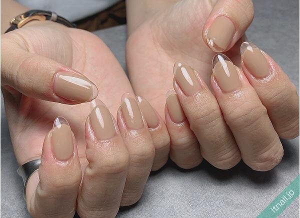 爪先が透明ってそれだけでときめいちゃう。「クリアフレンチネイル」のかわいいパワーで手元を見るたびしあわせ - isuta イスタ-私の“好き”にウソをつかない