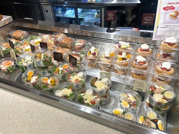 サンマルクの新業態ベーカリーカフェがNEWoMan新宿にオープン！国産小麦のもちもちロデヴサンドに注目るるぶ&more