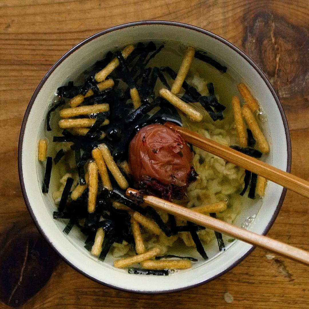 市販の素で。「オートミールお茶漬け」の作り方とおすすめちょい足し食材