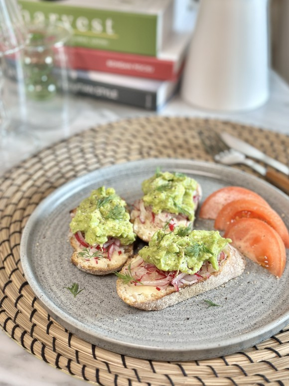 ヒカル鶏むね塩唐揚げ , 鶏むね肉 350g, にんにく 10g, こんぶだし 小さじ1, 酒 大さじ1, コショー 5振り,液体塩こうじ 小さじ3, 片栗粉 大さじ4, アジシオ お好みで, ⭐︎カットレモンを添える,ヒカル鶏もも唐揚げ ,鶏もも肉 350g, 鶏がらスープ 小さじ1, 醤油 大さじ1, にんにく 15g,