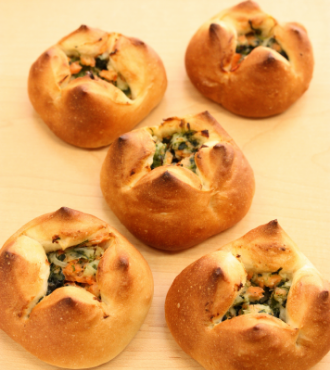 クリームシチューの付け合わせは何？！パン好きもご飯好きも必見