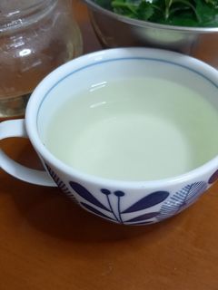 お庭のローズマリーで、フレッシュハーブティー - 猫と田舎で半隠居