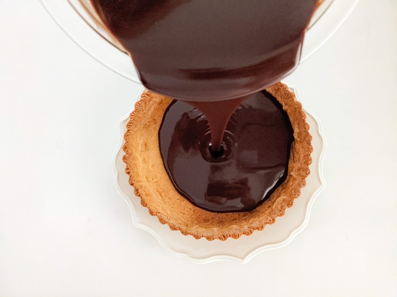 ビスケットで作る！ 焼かない生チョコレートタルト