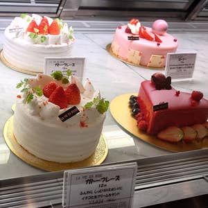 テイクアウト☆ラヴィアンローズ アイスケーキ+メッセージプレート 4号・12cmベルグの４月 本店<たまプラーザ>OZmallレストラン予約