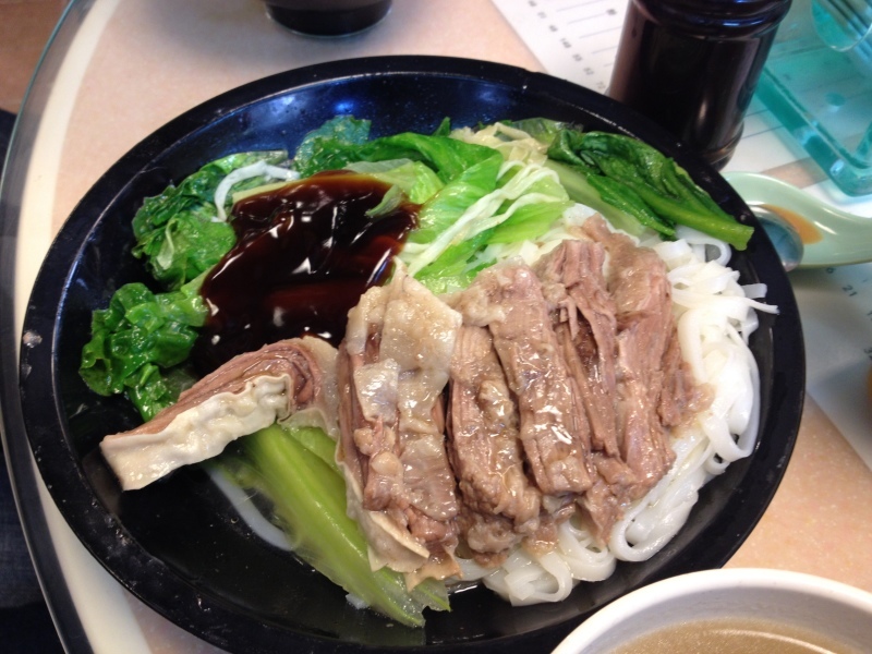 香港グルメ 行列必至のローカルグルメ『九記牛腩 Kau Kee Restaurant 』の絶品牛バラ麺&牛すじ麺 -トラベルライターYURIEの旅ブログTravel in Style