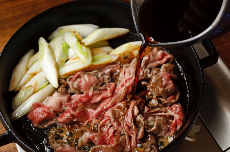 関西風すき焼き」のつくり方。シメは、うま味がしみた絶品うどん料理家・若山曜子さんの鍋レシピ - 天然生活web