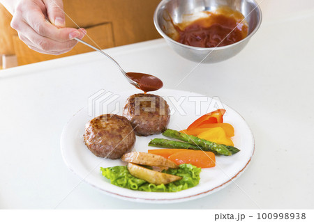 プロのシェフによるスタイリッシュな盛り付け方 ：フランス料理