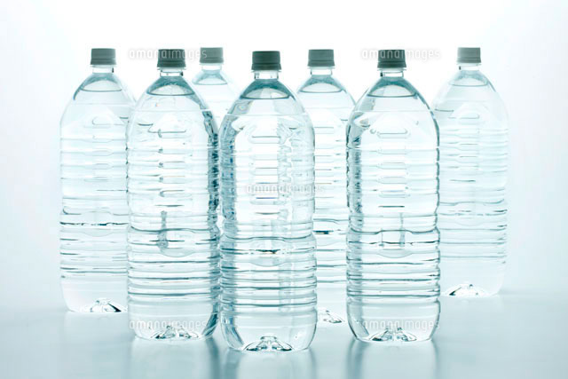 ペットボトルの奪い合いの無料の写真素材 - ID.23451フリー素材 ぱくたそ