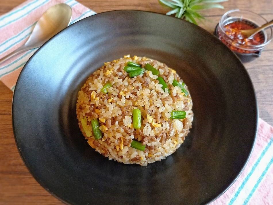 ガラスープで合挽きミンチとレタスのチャーハン♬