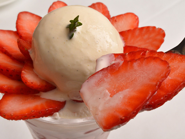 苺づくしのスイーツや紅茶が登場！Afternoon Tea