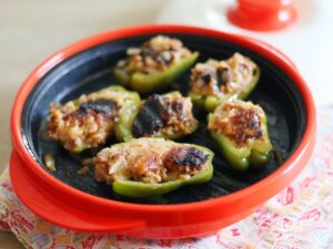 250万回再生人気レシピ 料理研究家コウケンテツ流！柔らかジューシー&ボリューミー！はがれようがないピーマンの肉詰めの作り方