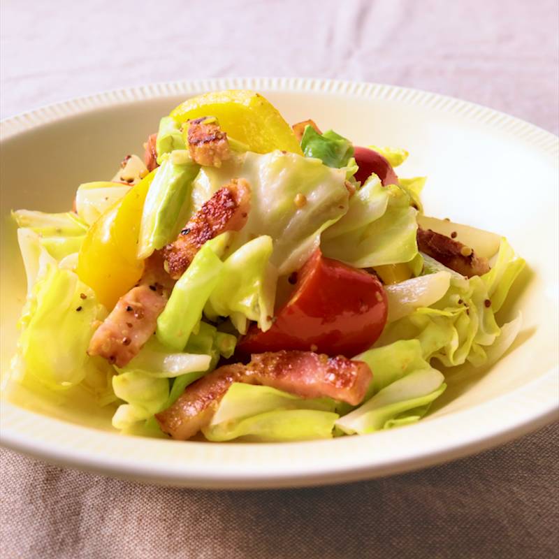 シャキシャキキャベツとベーコンの粒マスタード炒め