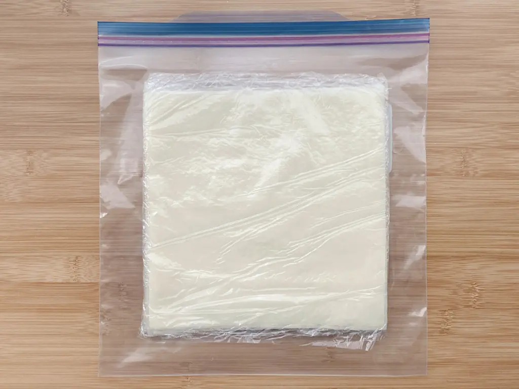 コスパ抜群おつまみ！春巻きの皮は半分にカットでOK！お手頃チーズと大葉で、軽くて止まらない逸品