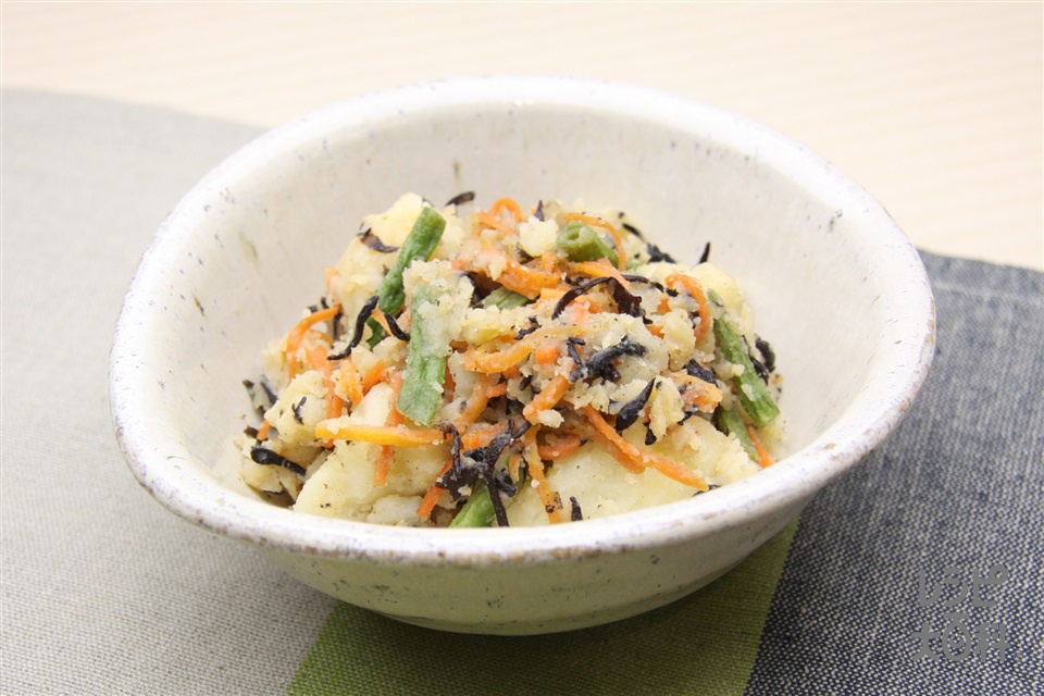 カレーライスとポテトサラダで王道献立 カレーライス ポテトサラダ えりSnapdish スナップディッシュID:8qyaDa