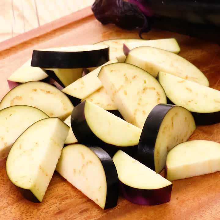 カレーのなす おいしい切り方はコレ！ 入れるタイミングなど調理のコツもカレーハウスハウス食品