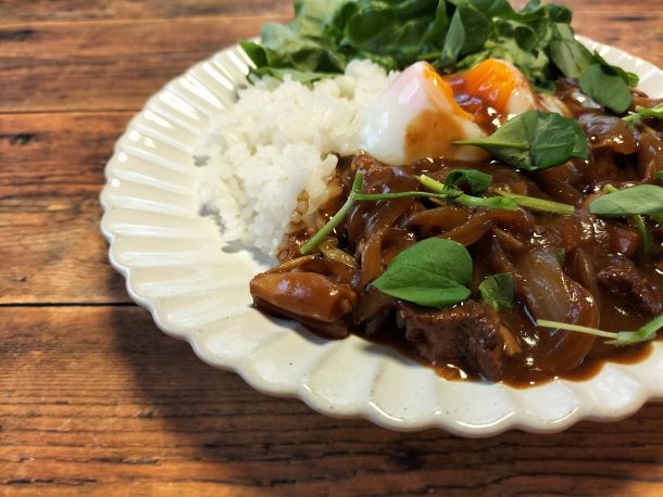 ぷるぷるたまごのハヤシライス、ころころさつまいもサラダeフレンズ ぱくぱく献立くん