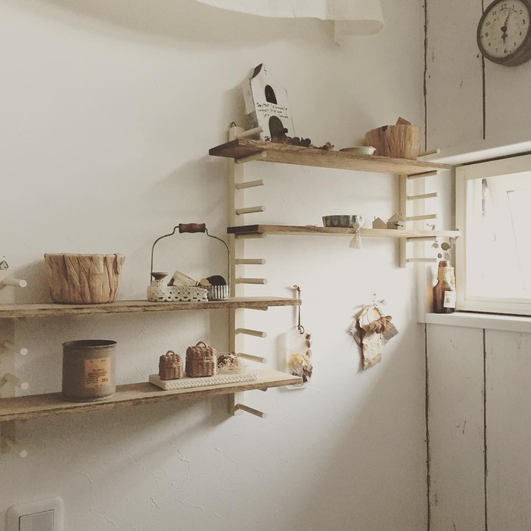 食器をサイズ別にスッキリ立てて収納！ダイソー・ディッシュスタンド3種の検証レポ 100均収納ワーキングマザー的 整理収納 ＆ 北欧インテリア