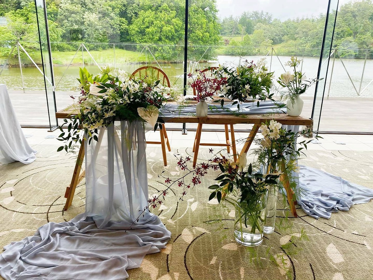 ✧₊⁎ main chair ˚✧₊⁎ メインチェアは 抜け感があり これもまたオススメです✨ 会場装花高砂チェアメインチェアチェア装花ウェディングチェアレストランウェディング東京レストランウエディング東京リストランテカノビアーノカノビアーノ