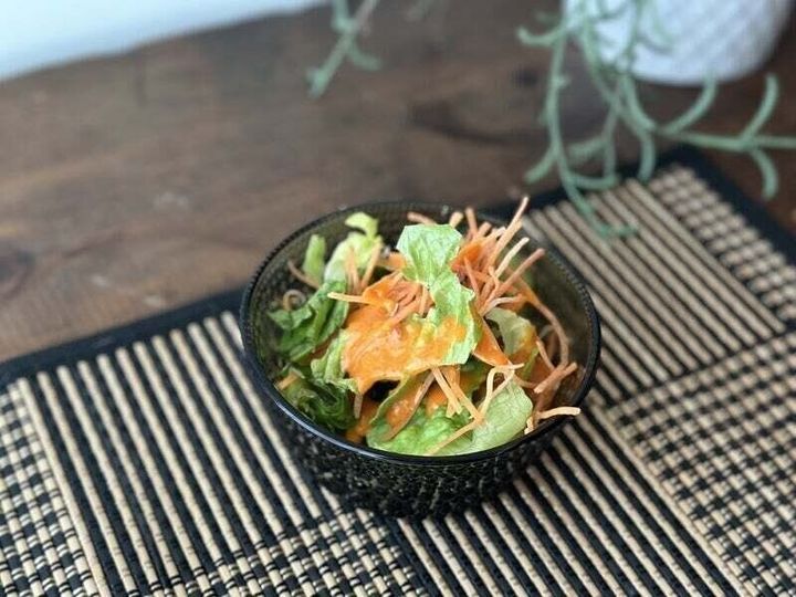 インドカレー屋さんの謎ドレッシング」 全国発売へ！スパイシー丸山「カレーなる365日」Powered by Ameba