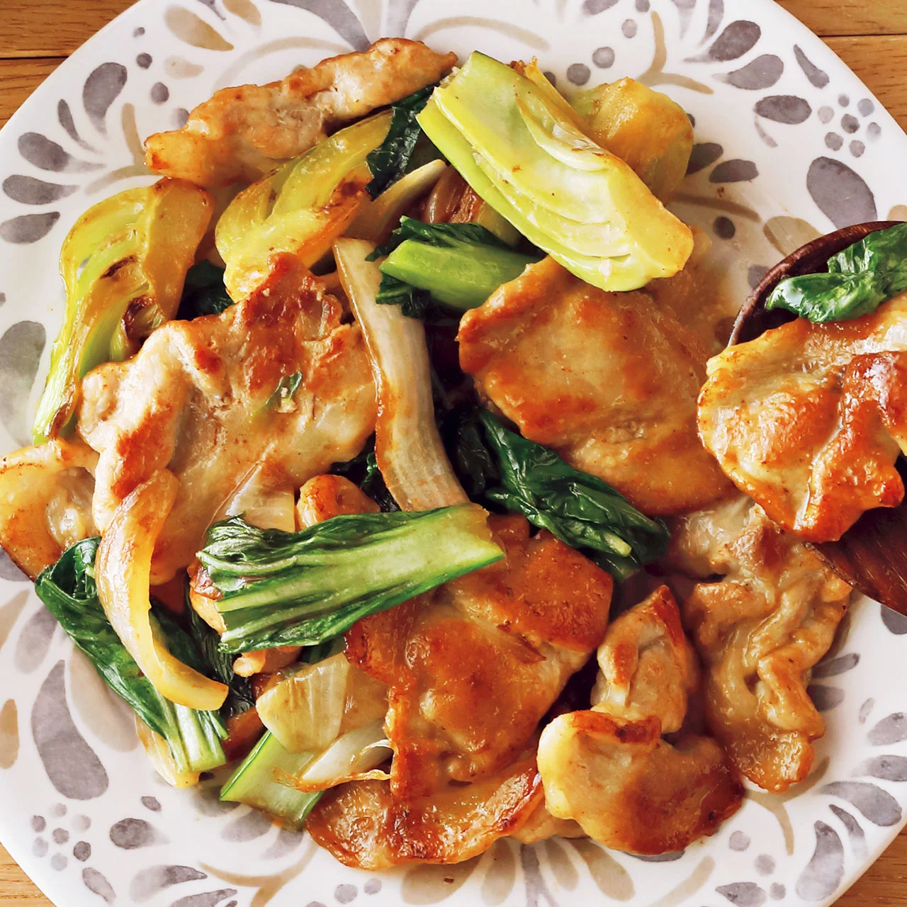 豚肉とチンゲン菜と玉ねぎのニンニク生姜炒め^_^